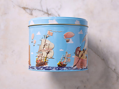 Limited edition cookie tin with 5 cookies
