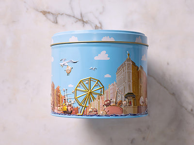 Limited edition cookie tin with 5 cookies